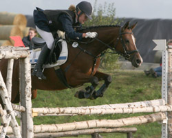Flora Reemtsma ist mit Pamira LK für die Pony-Europameisterschaft Ende Juli in Polen nominiert. Foto: Wego